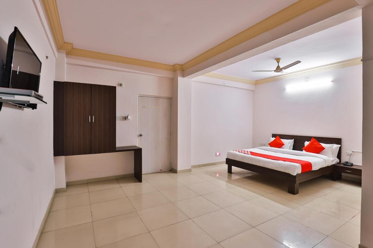 Oyo 22751 Hotel Vishwas Gandhidham Exterior photo